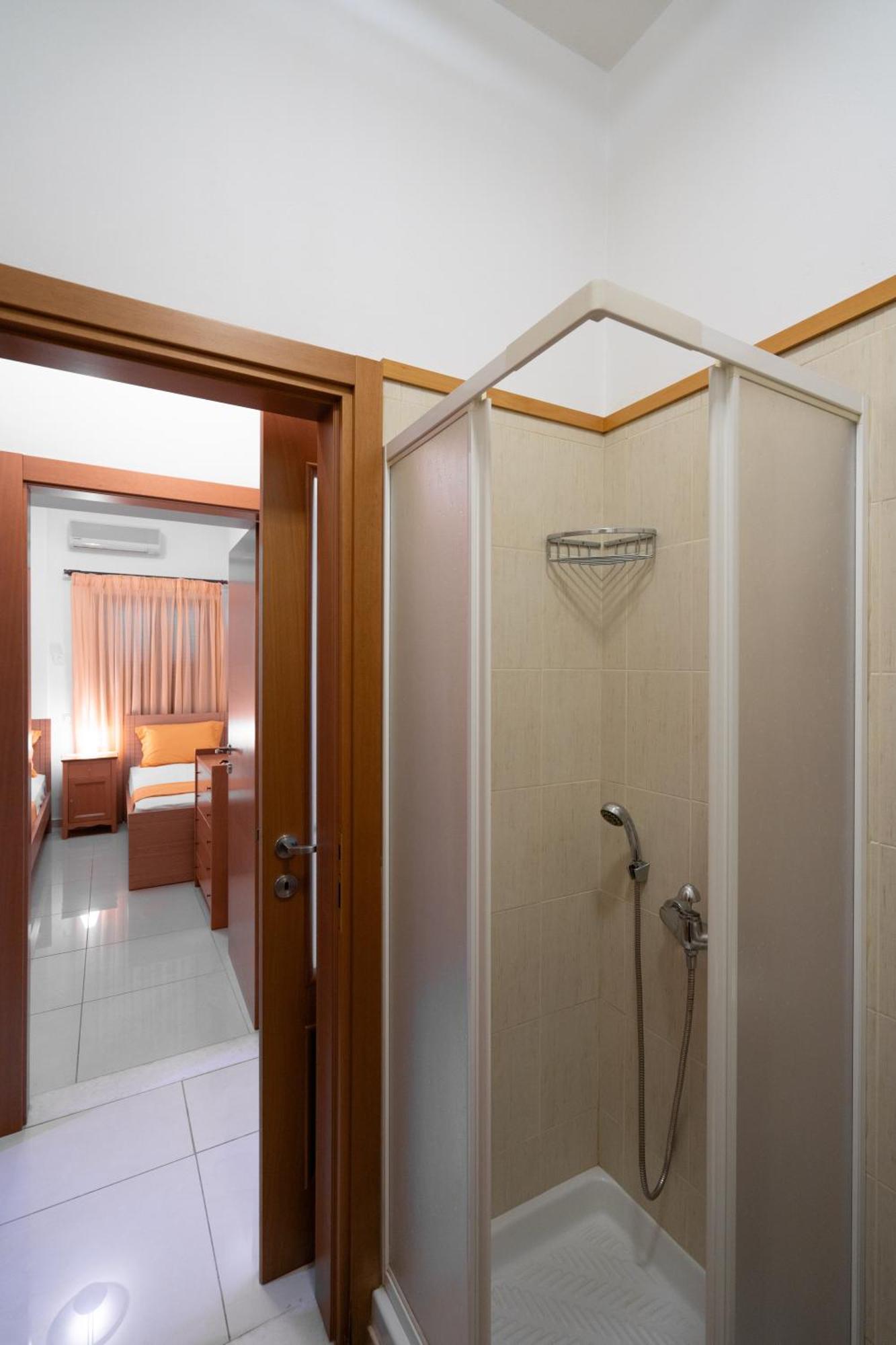 Central Seaview Heven Apartment In Тира Экстерьер фото